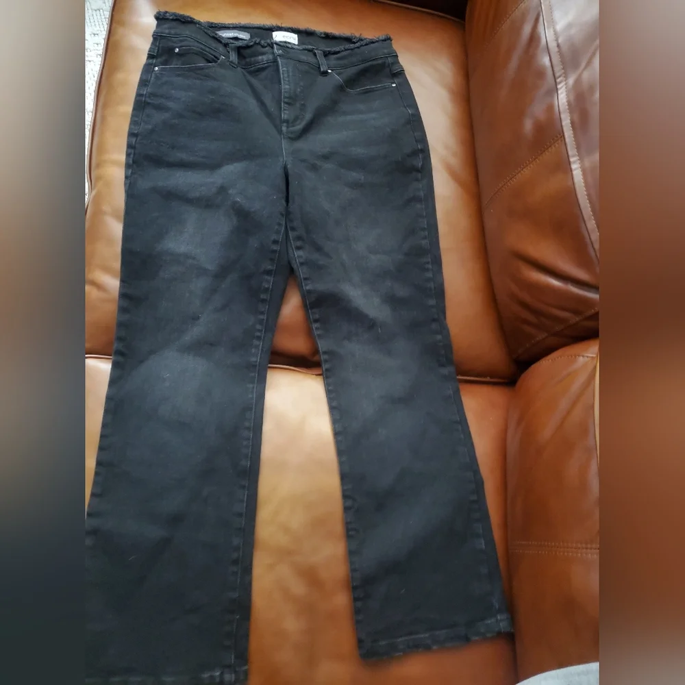 Ecru Sunset Flare Crop Jeans in Matte Black Size 27